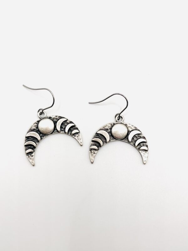 Moonlit Silver - Image 3